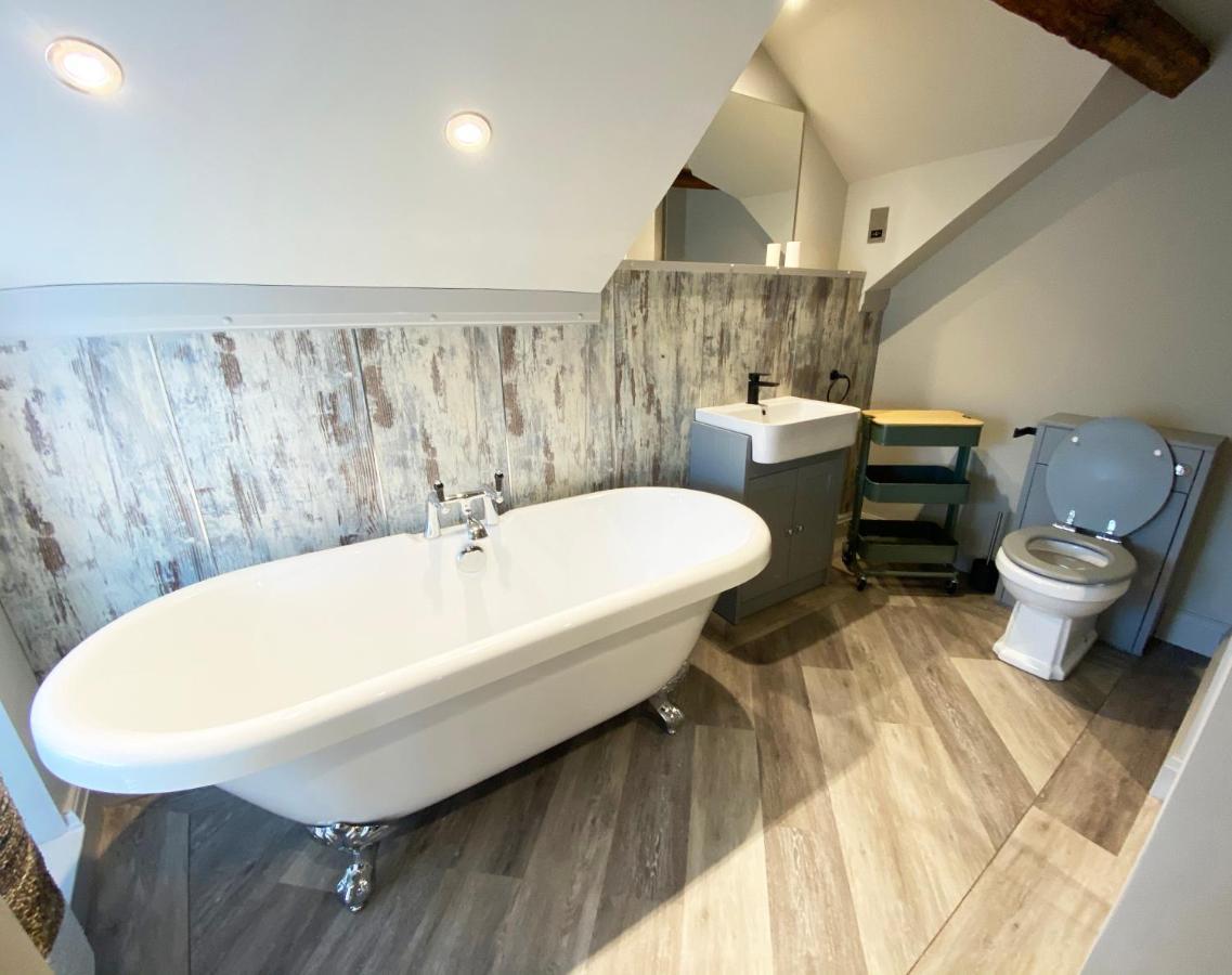 Bed and Breakfast The Hive At Poppi-Red Hawkshead Esterno foto