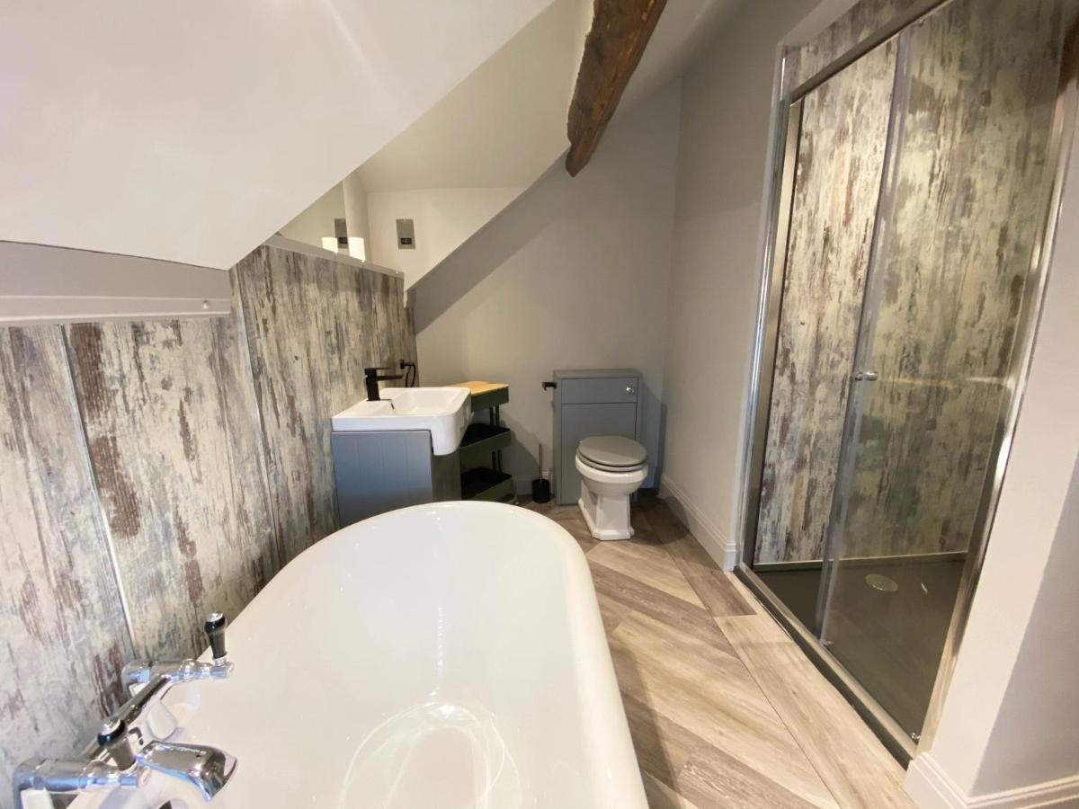 Bed and Breakfast The Hive At Poppi-Red Hawkshead Esterno foto