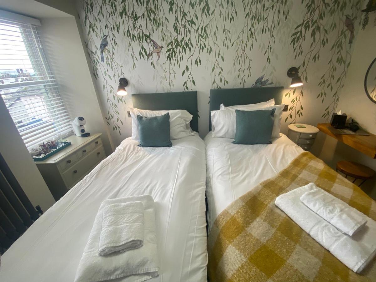 Bed and Breakfast The Hive At Poppi-Red Hawkshead Esterno foto